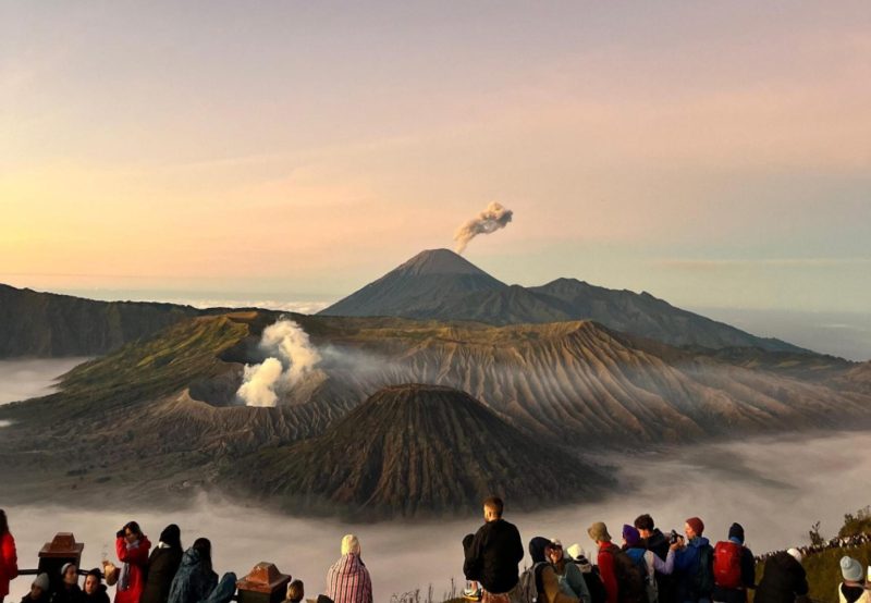 Complete Bromo Sunrise Trip Guide: Routes, Equipment and Best Times